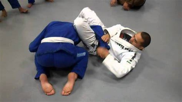 How do you do Omoplata in BJJ?