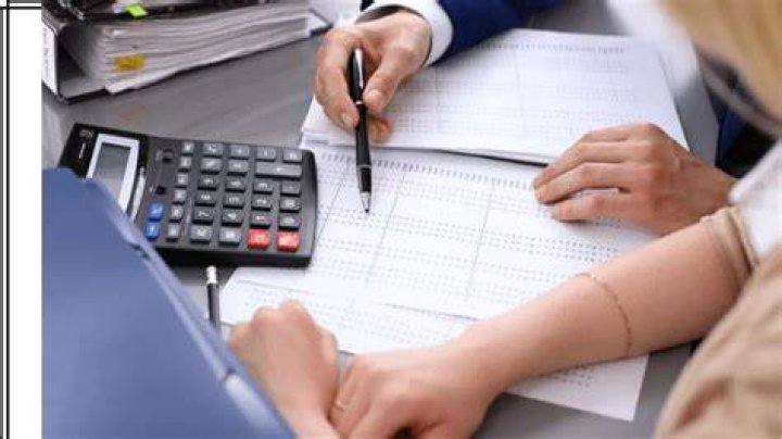 How much does having someone do your taxes cost?