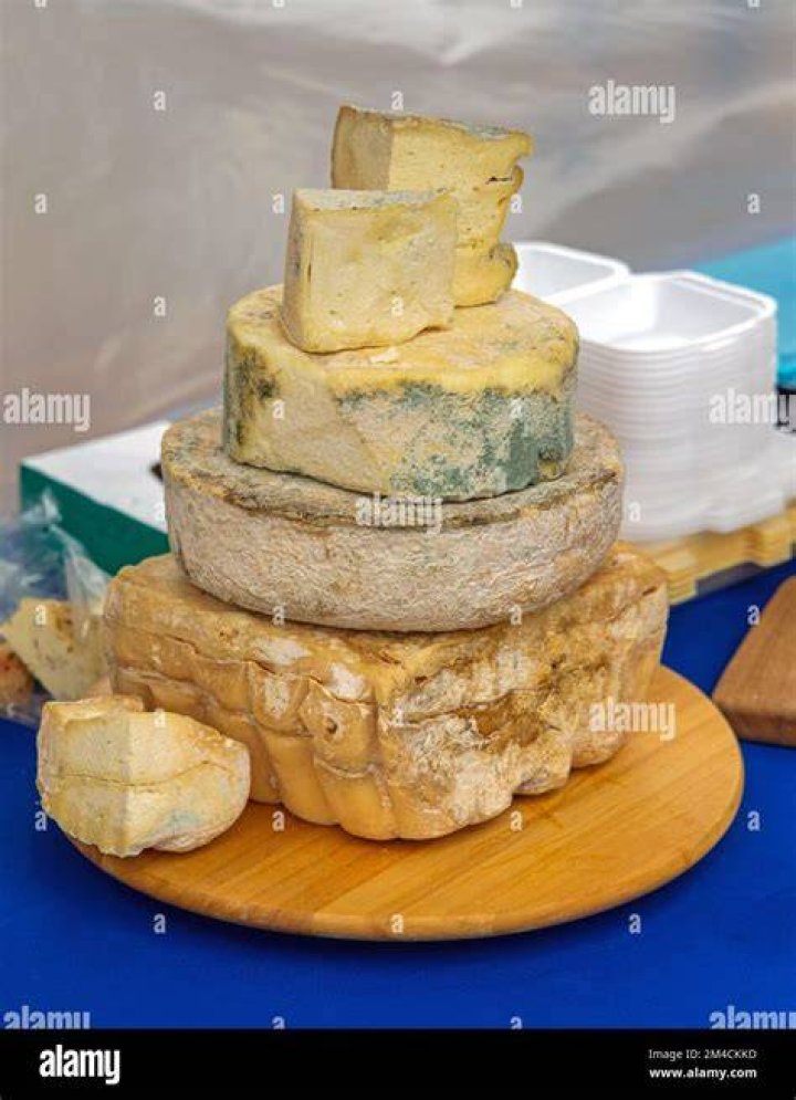 Who makes smelly Apeth cheese?